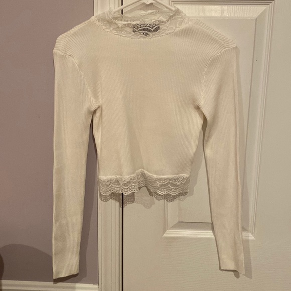 Almost Famous Tops - Almost Famous women’s Small White Long Sleeve Crop Top w/ Lace Trim